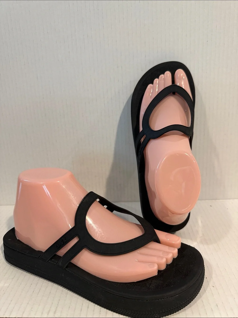 Sanuk Sunshine SL Black Women's 1.5” Platform Flip Sandals (sz 8)